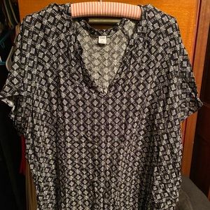 Black and white top, size XXL